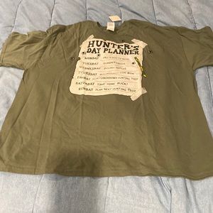New NWT Hunter’s Day Planner green t shirt